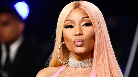 naked nicki|Nicki Minaj Poses Totally Nude For Birthday